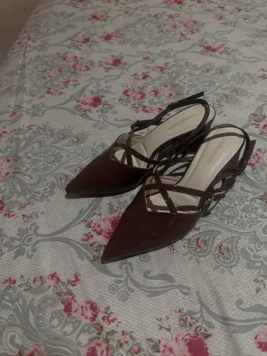 sapato novinho nunca usado e ainda na caixa 