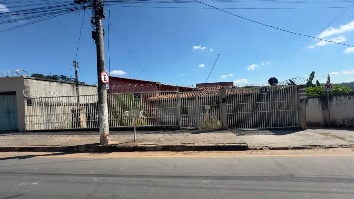 Grade de ferro com PORTÃO DE GARAGEM E PORTÃO SOCIAL - Pronto pra instalar