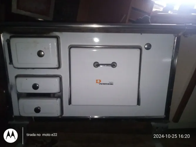 Vende-se fogão a lenha semi novo