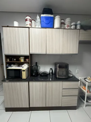 Armário de cozinha com balcão