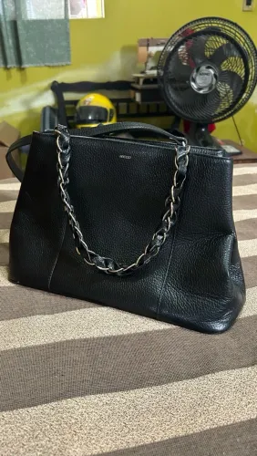 Bolsa arezzo modelo tote na cor preta muito conservada em couro legítimo
