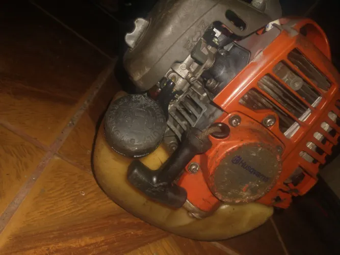 Máquina de roçadeira