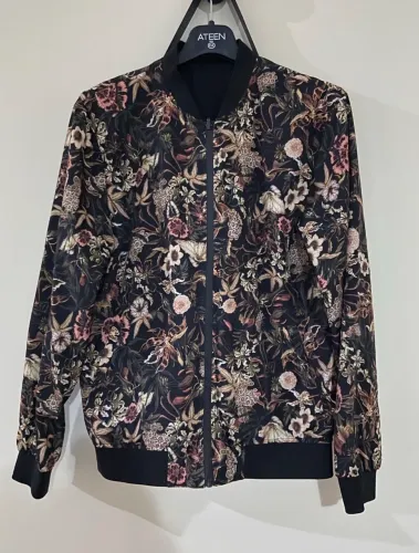Jaqueta bomber estampada