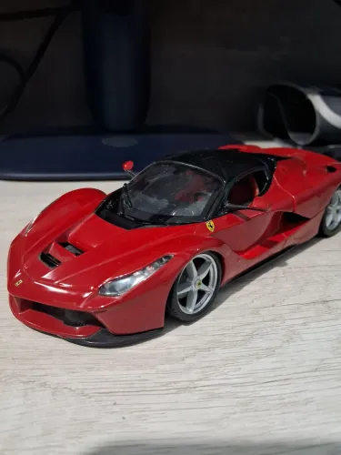 Ferrari LaFerrari Burago Original 1/24 Colecionável | Detalhada