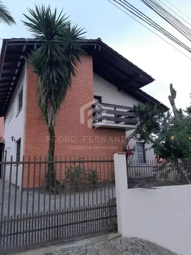 Sobrado para Venda em Joinville, Boa Vista, 3 dormitórios, 1 suíte, 2 banheiros