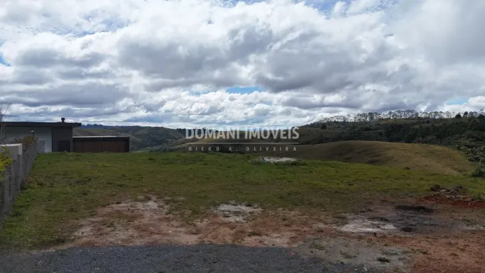 Exclusivo Lote Plano com Vista em Condomínio Fechado na Região do Alto do Capivari