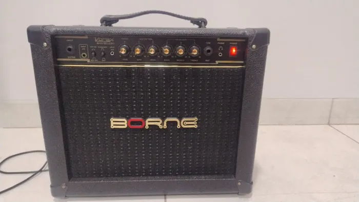 Amplificador de Guitarra Borne Vorax 840 Studio