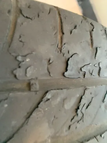 Pneu 215 50 R 17 Goodyear Eficiente Grip