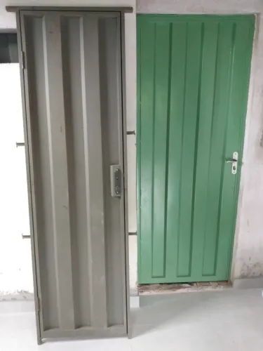 Vendo portas e janela e grade de metalão Novo