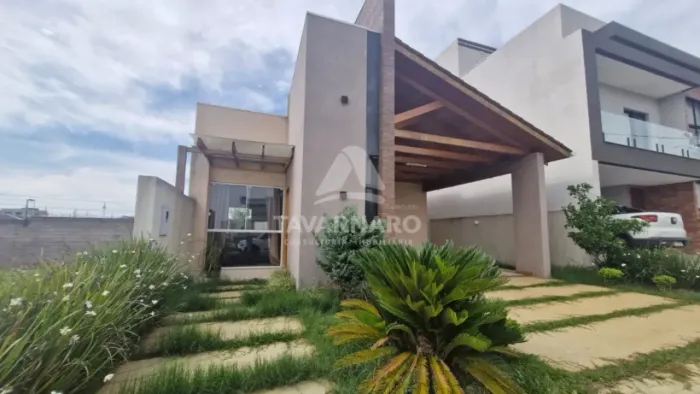 Casa em Condomínio Fechado