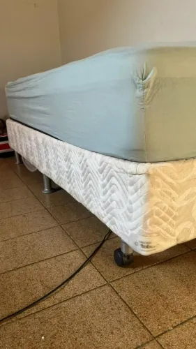 Cama Box Solteiro c/ Rodinhas