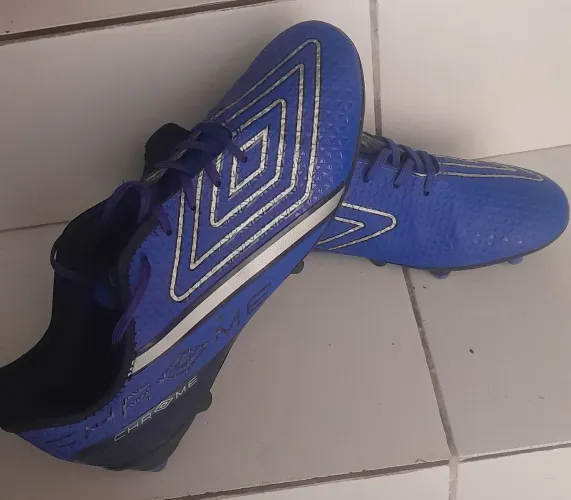Chuteira umbro