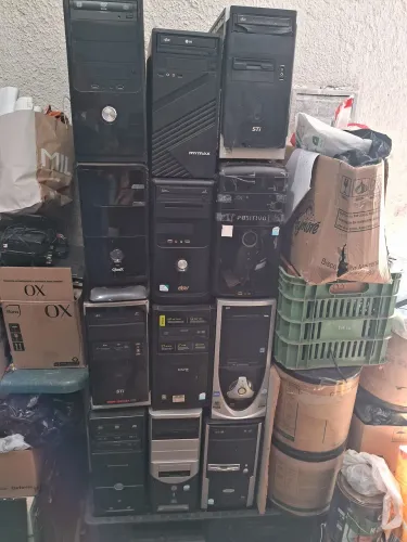 Vendo lote de 12 cpus não sei como elas estão R$999