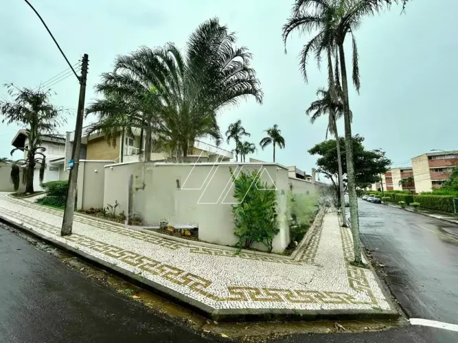 Casa com 4 suítes, piscina e espaço gourmet para Locação no Jardim Maria Izabel Marília/S