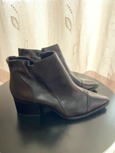 Bota feminina preta tamanho 39