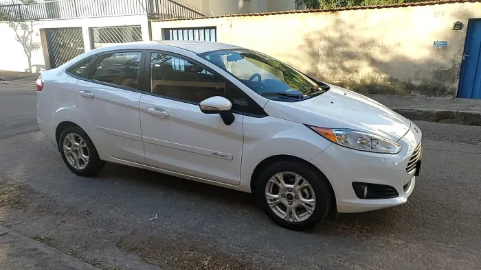 Ford Fiesta Sedan 1.6 16V Flex Aut. 2014