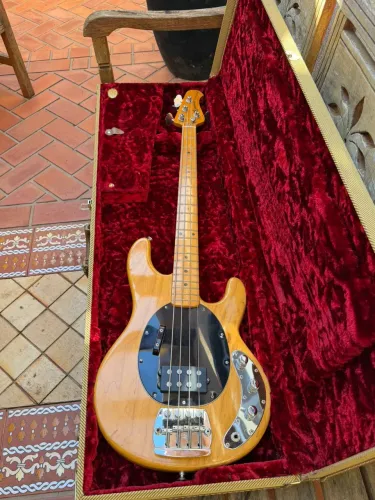Baixo Music Man StingRay 1977 Pré Ernieball