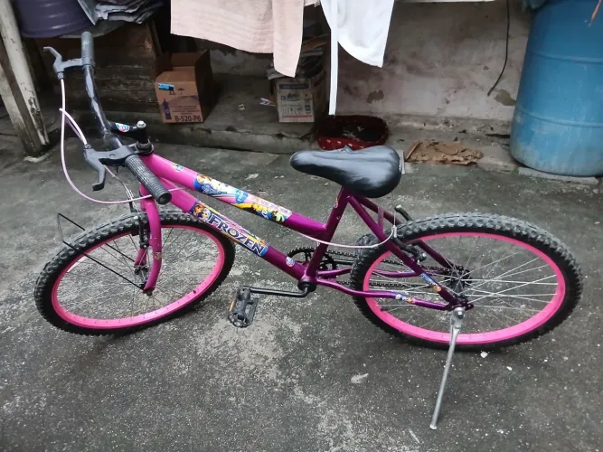 2 Bicicletas Infantil Aro 24 - Temática Frozen e Homem de Ferro (Lindas)