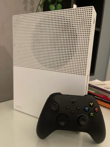 XBOX ONE S PERFEITO ESTADO