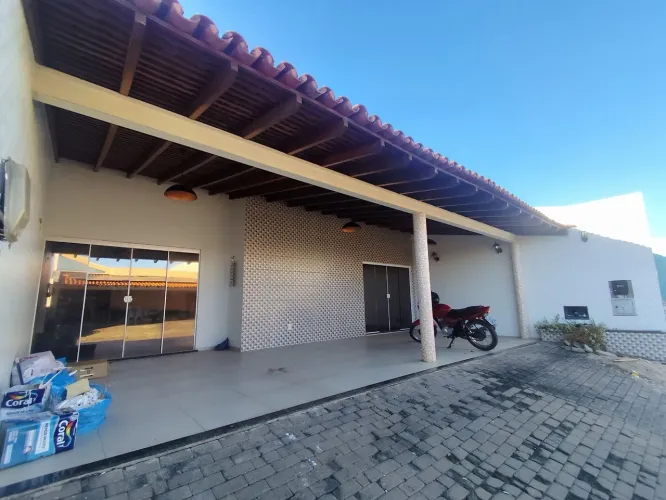 Casa em Condomínio Fechado 03 suítes 02 vagas - Bairro Saci