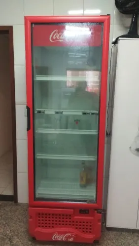 Geladeira expositora de porta e vidro coca cola 127volts