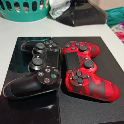 PS4 FAT + dois controles ( perfeito estado)