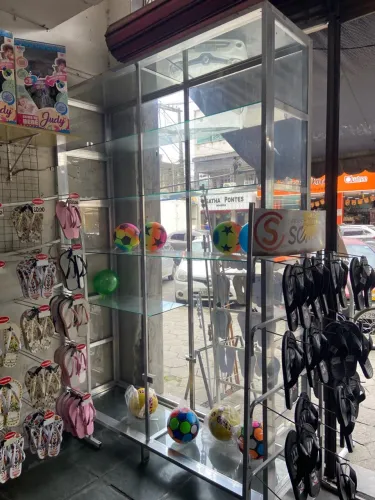 Prateleira de vidro para frente de loja
