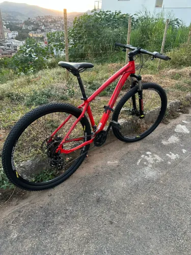 Vendo bicicleta TODA revisada e lumbrificada oggi poucas marcada de uso 