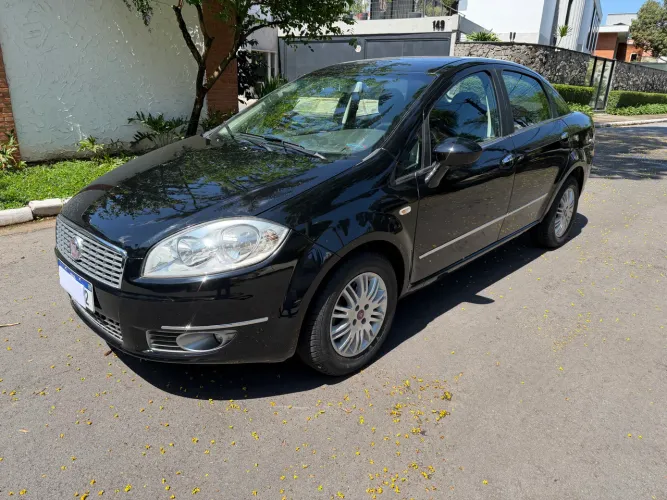 Fiat Linea Essence 1.8 Flex 16V 4P 2013