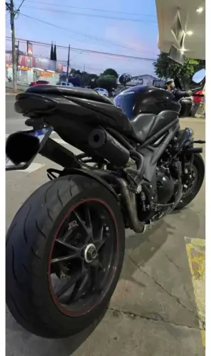 Pra quem gosta de motor taí uma moto muito top anda de mais muito confortável..
