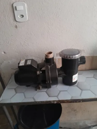 Vendo uma bomba de piscina em bom estado de conservação 