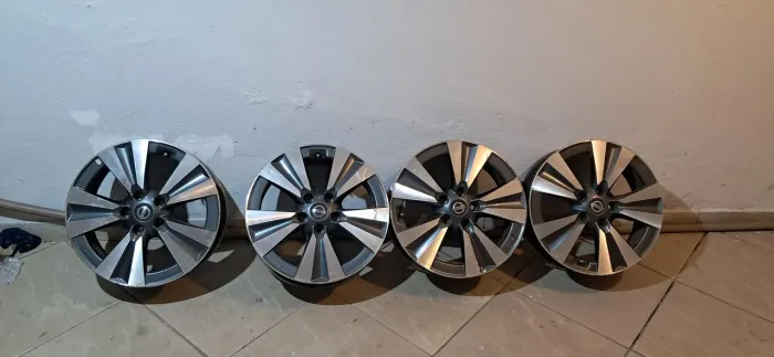 Rodas originais do nissan sentra furacão 5x114