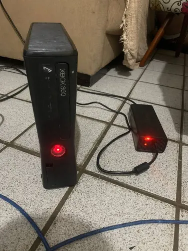 XBOX 360 SLIM RGH + Controle original - luz vermelha 0002, leia a descrição