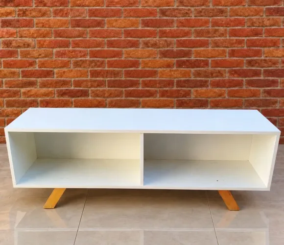 Rack Retrô Semi Nova em MDF 1,20x45: Retirar no Aero Rancho!