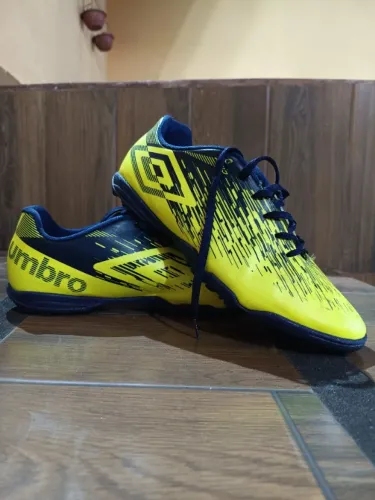 Chuteira Umbro