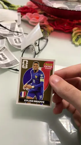 Figurinha de Ouro Extra Sticker Kylian Mbappé Panini FIFA - Rara!