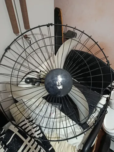 Ventilador de parede tufão modelo novo venta muito funcionando perfeitamente 