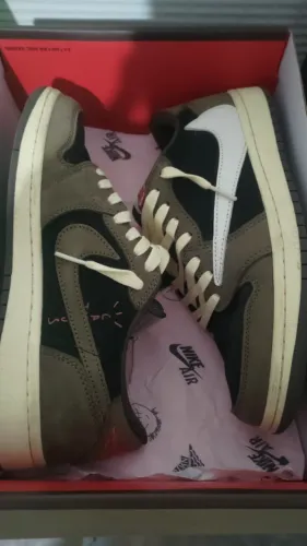 Air Jordan low travis scoot