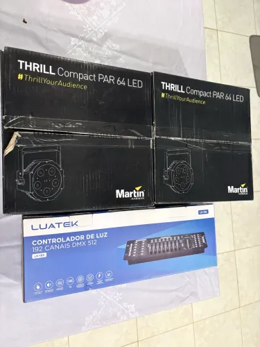 Controlador de luz e 2 compact par 64 Led