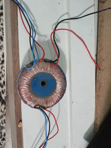 Transformador toroidal para som