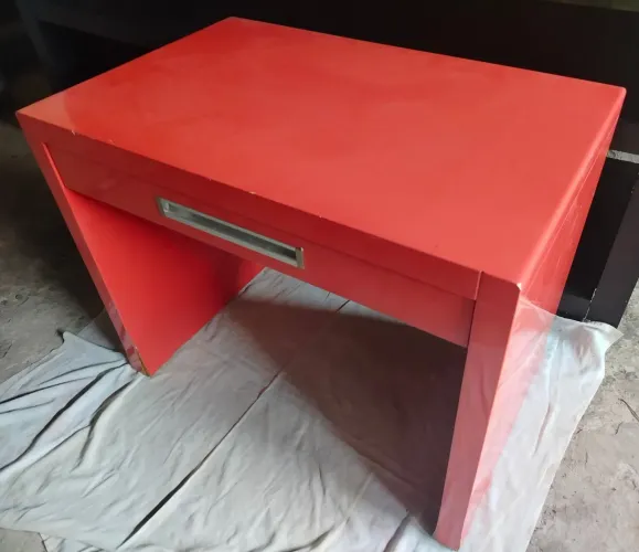 Mesa/Escrivaninha Vermelha com Gaveta PRA SAIR HOJE