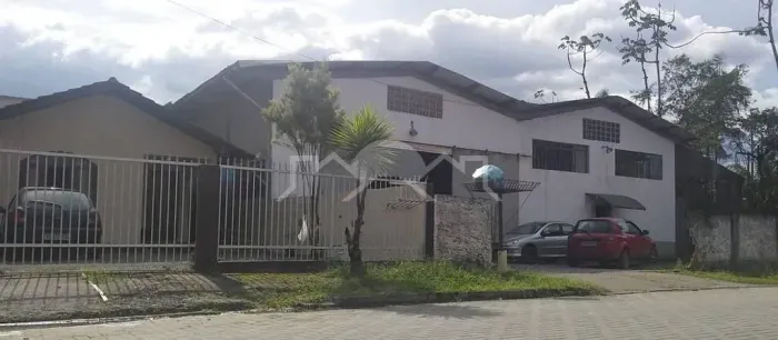 Galpão Industrial com Amplo Terreno