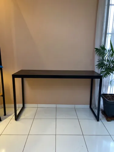 Mesa Estilo Industrial Metalon Preto e Tampo Amadeirado - Ótimo Estado
