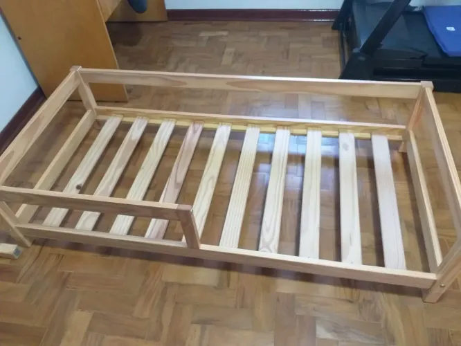 Cama infantil montessoriana com colchão