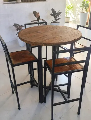 Mesa Bistrô Alta Industrial + 4 Banquetas Carretel Madeira Maciça - Sob Encomenda
