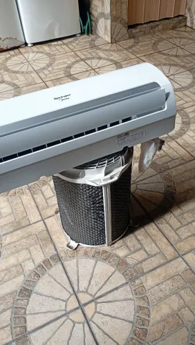 Vendo Ar condicionado 9mil btu, somente fria!! 1500 já com a instalação!!