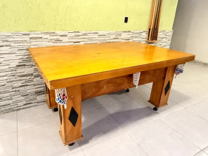 Mesa de sinuca com tampa