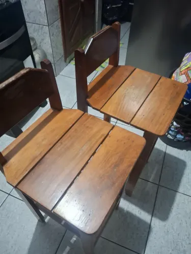 Par de Banquetas Altas de Madeira com Encosto (Para Balcão / Cozinha)