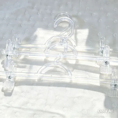Cabides acrilico com presilhas novinhos