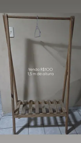 Arara/cabideiro de 1,5m de altura